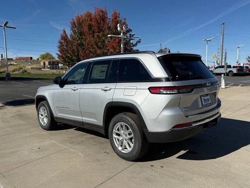 New 2025 Jeep Grand Cherokee Laredo X w/ Luxury Tech Group I image 10