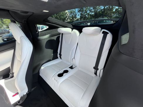 Used 2022 Tesla Model X Plaid image 4