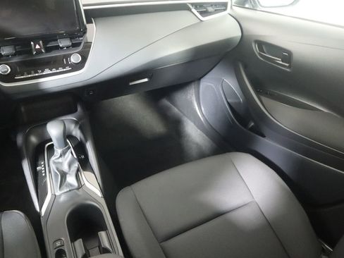Used 2025 Toyota Corolla LE image 27