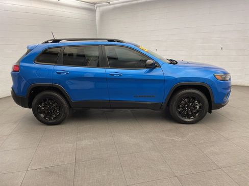 Certified 2023 Jeep Cherokee Altitude Lux w/ Lux Elite Package image 3