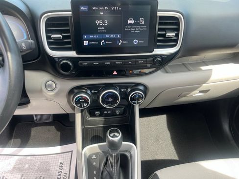 Used 2024 Hyundai Venue SEL FWD image 9