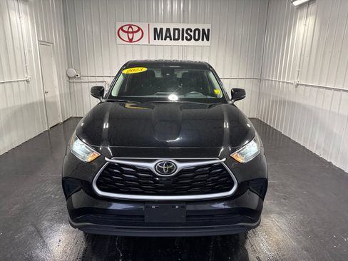 Used 2023 Toyota Highlander L FWD image 5