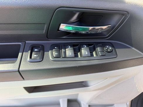 Used 2008 Dodge Grand Caravan SE FWD image 9