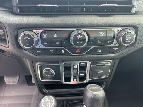 New 2025 Jeep Gladiator Sport image 22