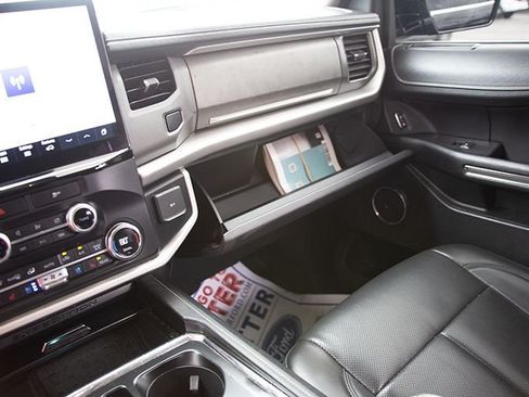 Used 2022 Ford Expedition XLT RWD image 13