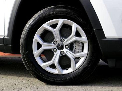 New 2026 Jeep Compass Latitude image 2