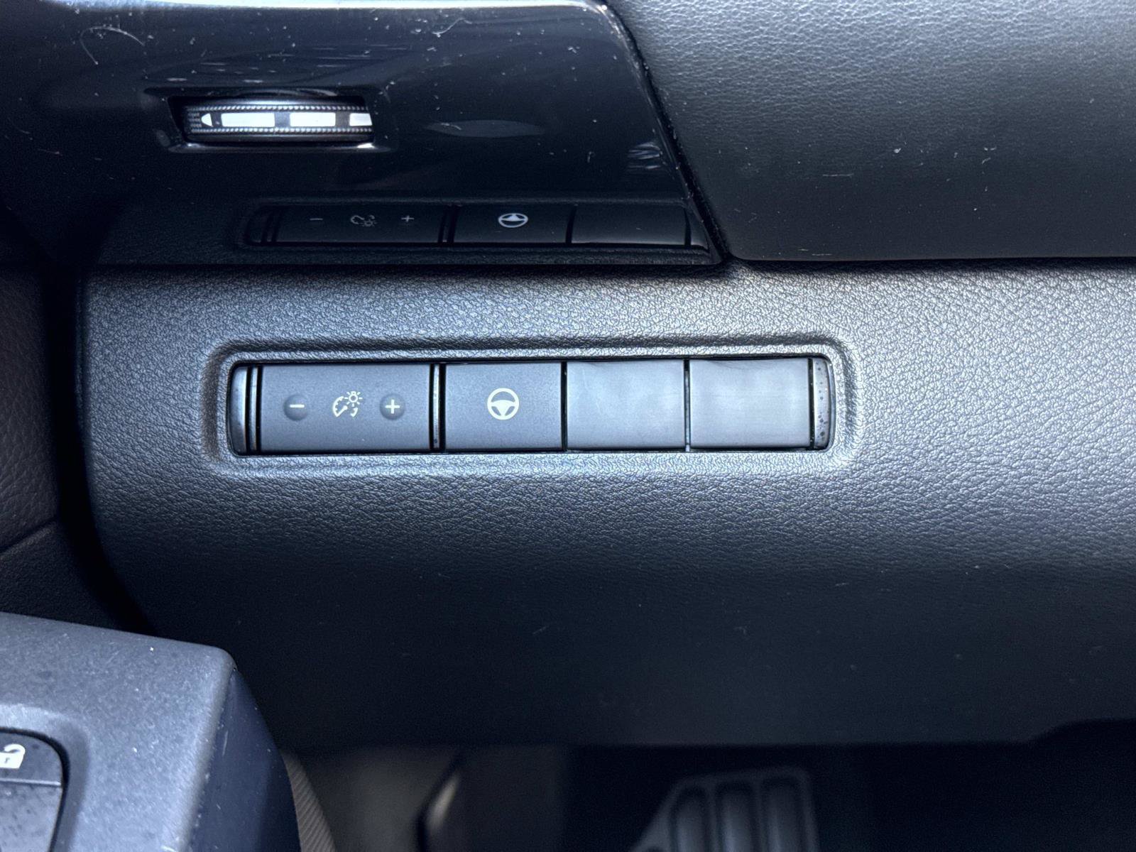 Used 2024 Nissan Pathfinder SV FWD image 19