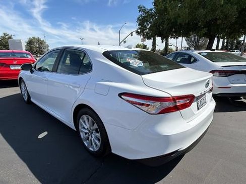 Used 2019 Toyota Camry LE FWD image 6