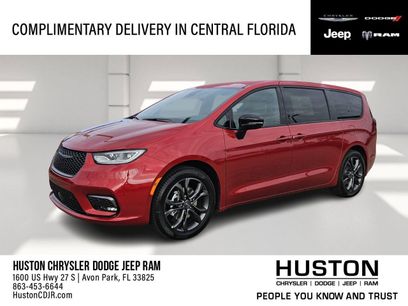 New 2026 Chrysler Pacifica Select