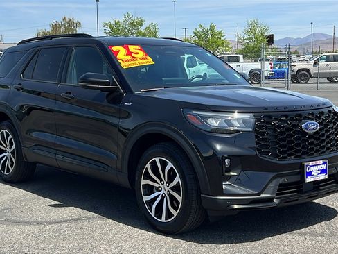 Used 2025 Ford Explorer ST-Line AWD/4WD image 3