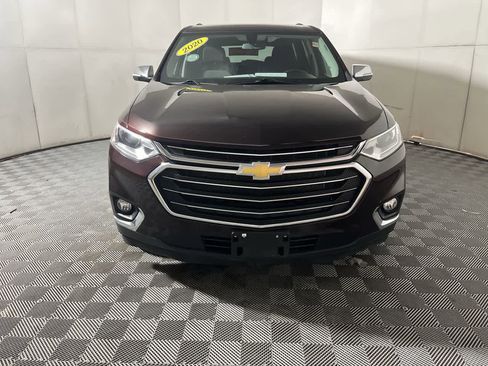 Used 2020 Chevrolet Traverse LT image 3