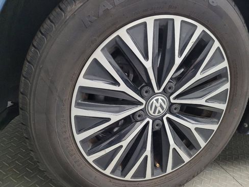 Used 2019 Volkswagen Jetta SE w/ Cold Weather Package FWD image 31