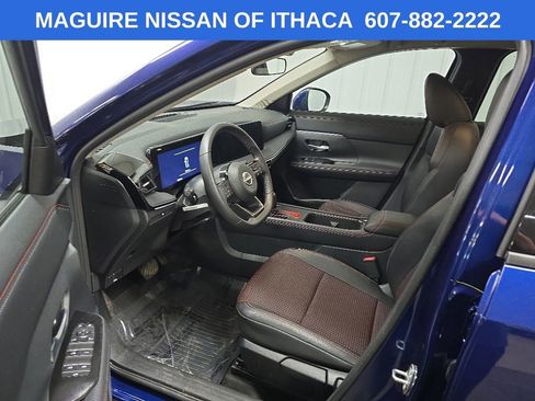 Used 2025 Nissan Kicks SR AWD/4WD image 28