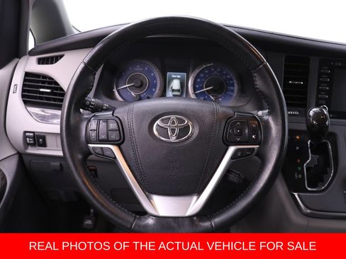 Used 2019 Toyota Sienna XLE image 11