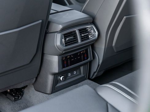 Used 2024 Lamborghini Urus S image 38