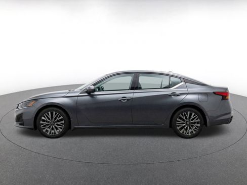 Used 2025 Nissan Altima 2.5 SV FWD image 4