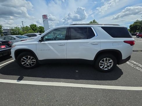 Used 2019 Chevrolet Traverse LT FWD image 1