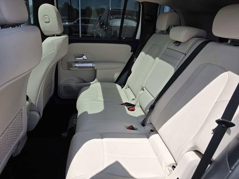Used 2025 Mercedes-Benz GLB 250 image 5