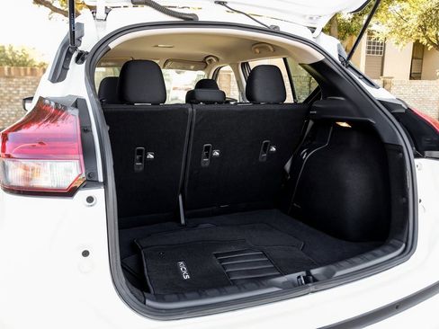 Used 2024 Nissan Kicks SV image 59