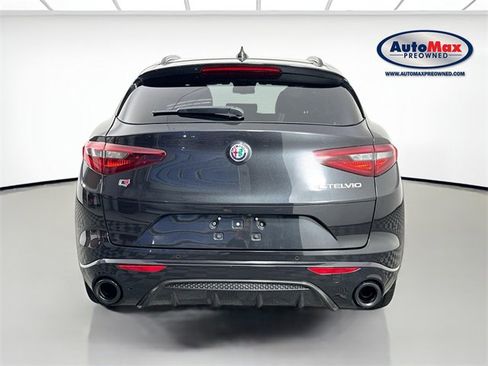 Used 2023 Alfa Romeo Stelvio Veloce image 8
