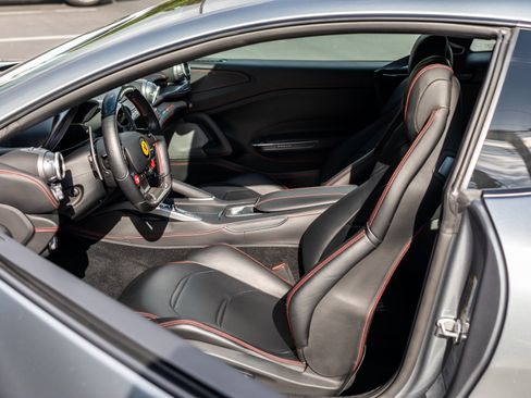 Used 2018 Ferrari GTC4Lusso T RWD image 48