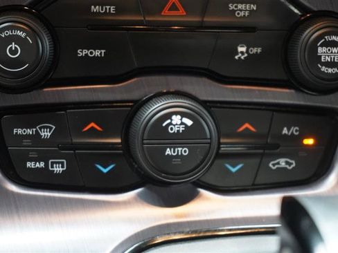 Used 2018 Dodge Challenger R/T RWD image 22
