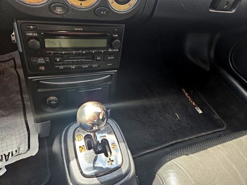 Used 2003 Toyota MR2 image 23