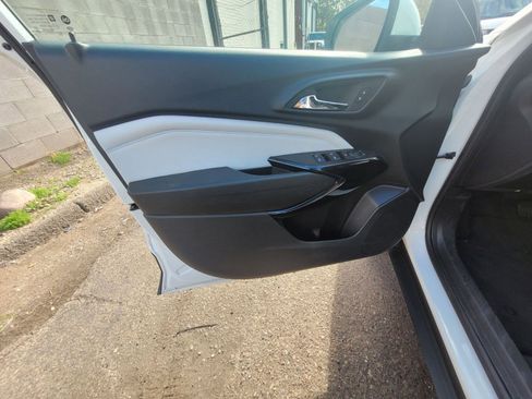 Used 2025 Chevrolet Trax LT image 9