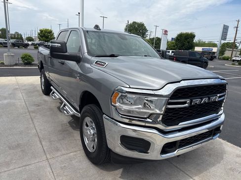 Used 2024 RAM 3500 Tradesman w/ Chrome Appearance Group AWD/4WD image 21