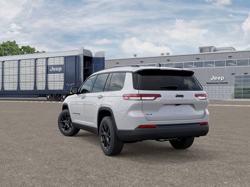 New 2025 Jeep Grand Cherokee L Altitude image 3