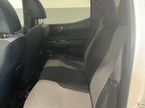 Used 2022 Toyota Tacoma TRD Off-Road w/ Technology Package AWD/4WD image 21