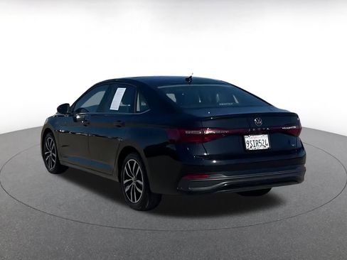 Used 2025 Volkswagen Jetta SE image 11