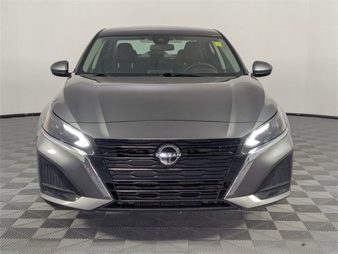 Used 2023 Nissan Altima 2.5 SV image 3