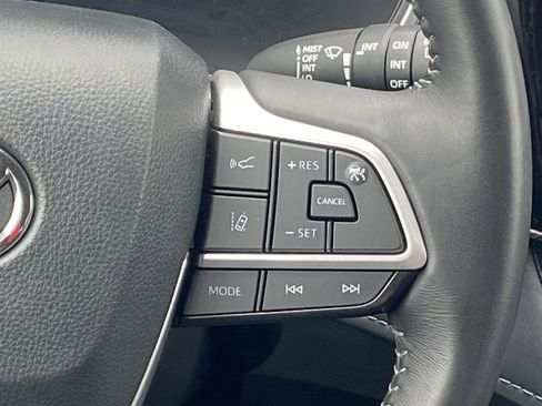 Certified 2025 Toyota Highlander XSE image 19