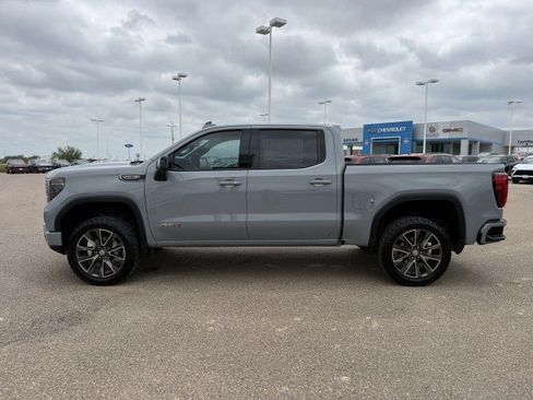 Used 2024 GMC Sierra 1500 AT4 w/ Technology Package AWD/4WD image 6