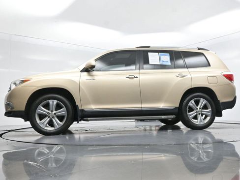 Used 2013 Toyota Highlander Limited FWD image 52