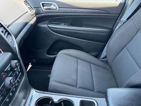 Used 2021 Jeep Grand Cherokee Laredo image 13