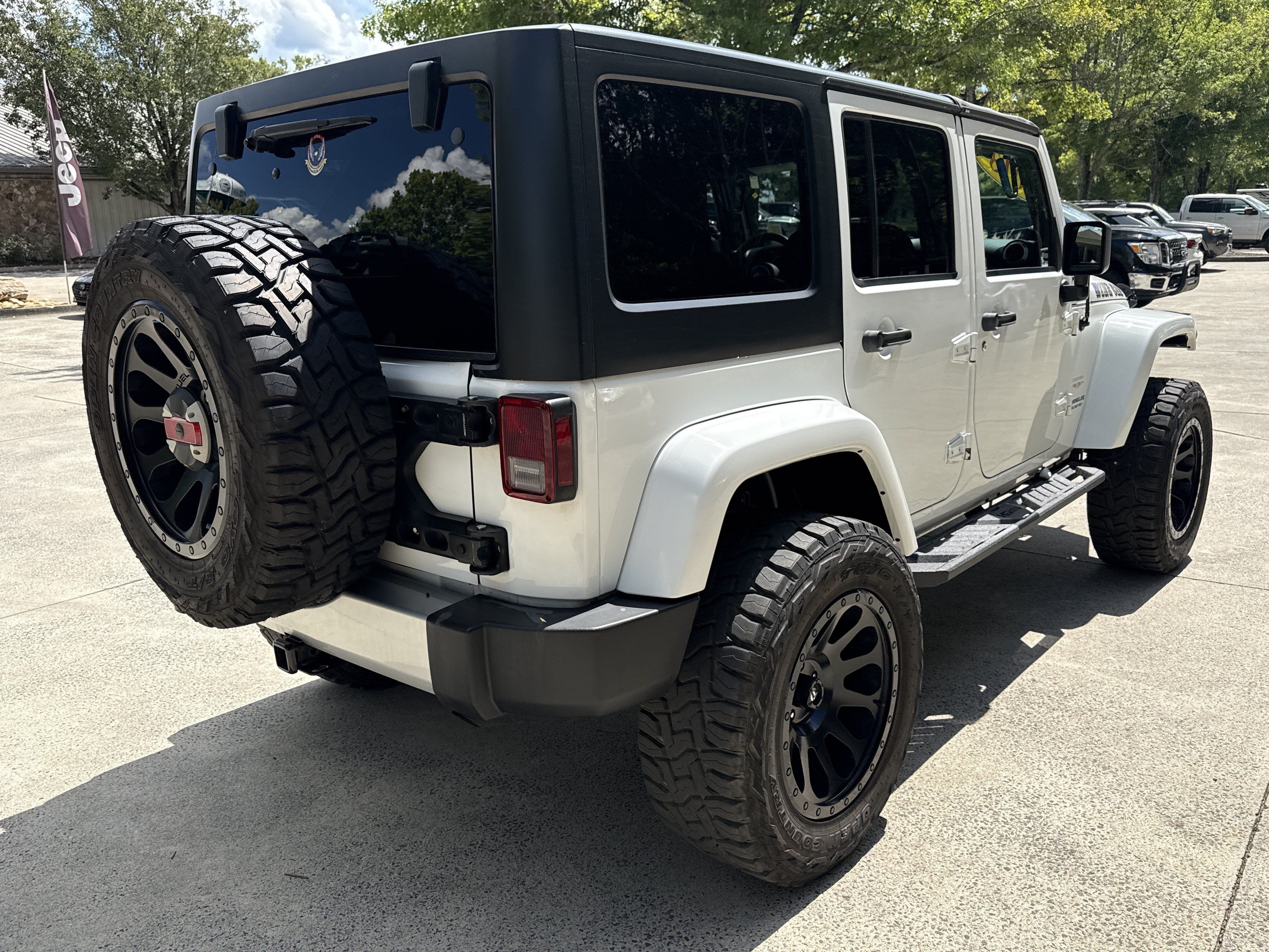 Used 2013 Jeep Wrangler Unlimited Sahara w/ Dual Top Group AWD/4WD image 7