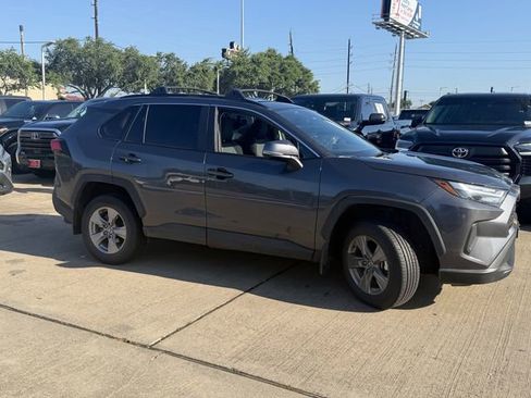 Certified 2025 Toyota RAV4 XLE FWD image 4