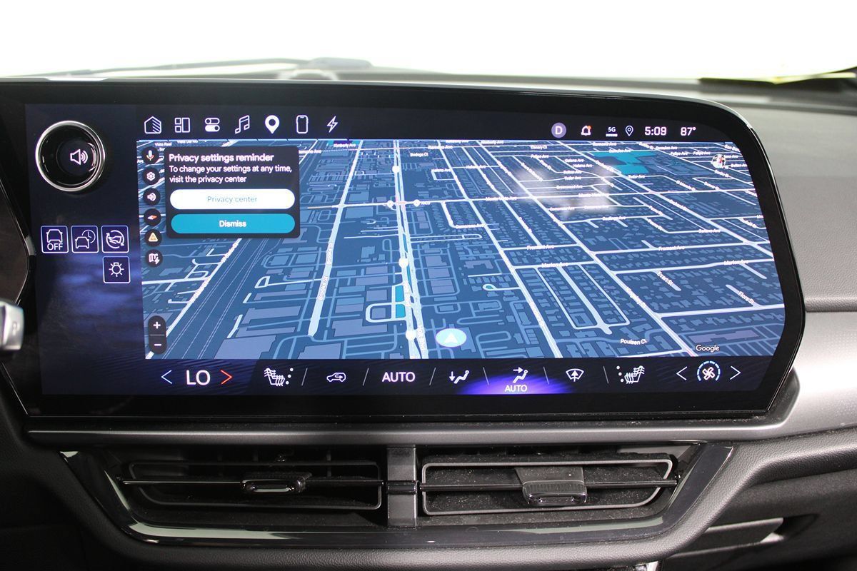 Used 2024 Chevrolet Equinox EV RS FWD image 11