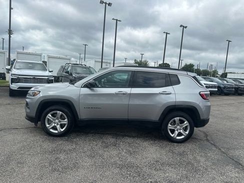 Used 2024 Jeep Compass Latitude AWD/4WD image 6