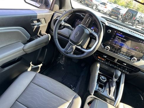 Used 2025 Chevrolet Colorado ZR2 w/ Technology Package AWD/4WD image 21