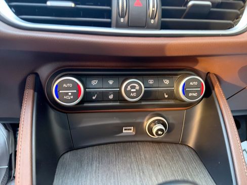 Used 2018 Alfa Romeo Stelvio Ti Sport AWD/4WD image 17
