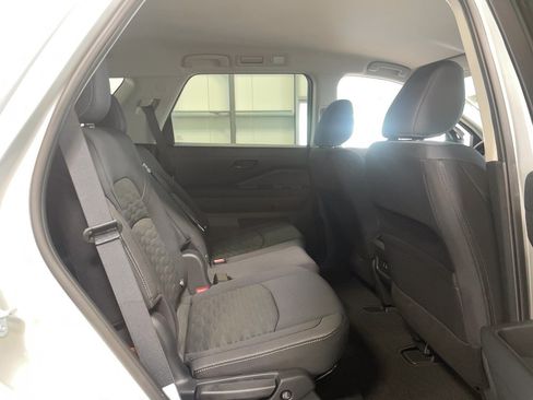 Used 2025 Nissan Pathfinder S AWD/4WD image 20