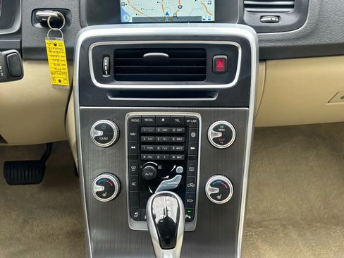 Used 2016 Volvo S60 T5 image 29