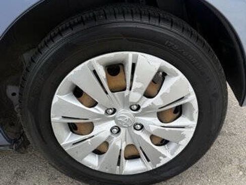 Used 2014 Toyota Yaris LE FWD image 9