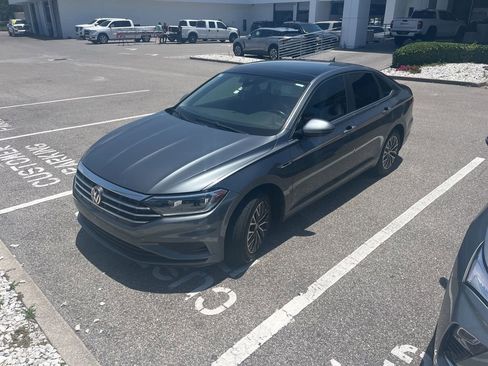 Used 2019 Volkswagen Jetta SEL FWD image 2