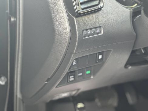 Used 2018 Nissan Rogue S AWD/4WD image 10