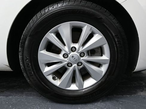 Used 2018 Kia Sedona L image 12