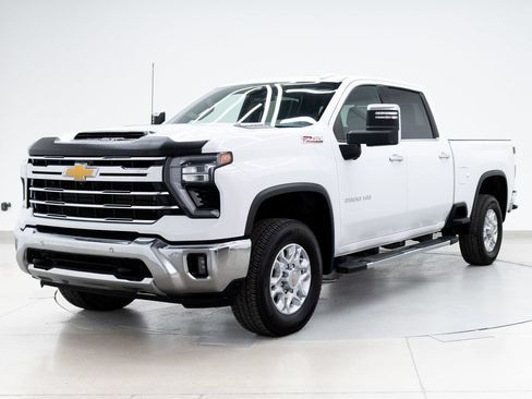 Used 2024 Chevrolet Silverado 2500 LTZ w/ LTZ Convenience Package AWD/4WD image 3